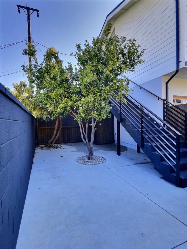 private outside area - 5340 Grosvenor Blvd