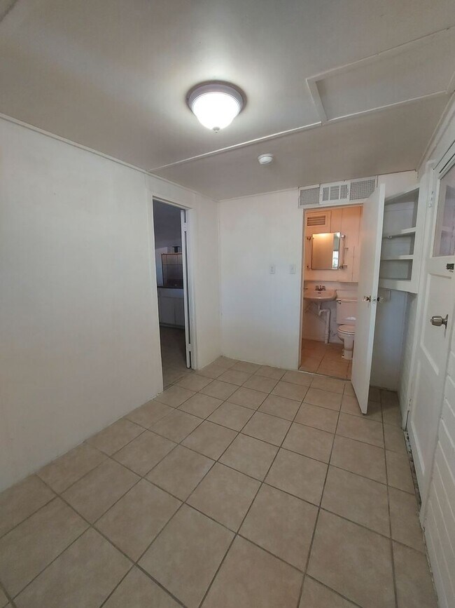 Building Photo - 206 N 1st St