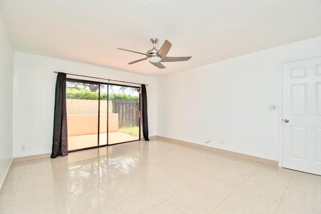 Building Photo - 21662 San Simeon Cir