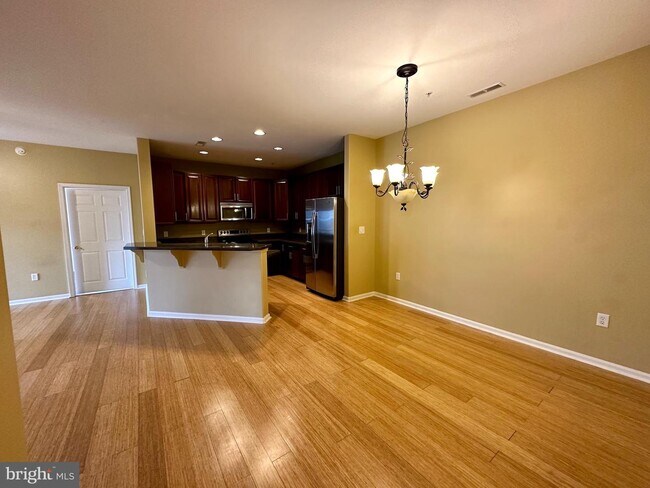 Building Photo - 3902 Fullerton Ct