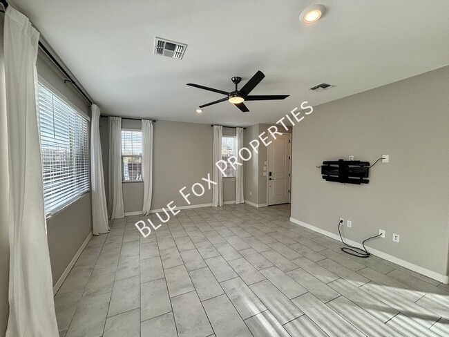 Building Photo - 1048 E Descent St