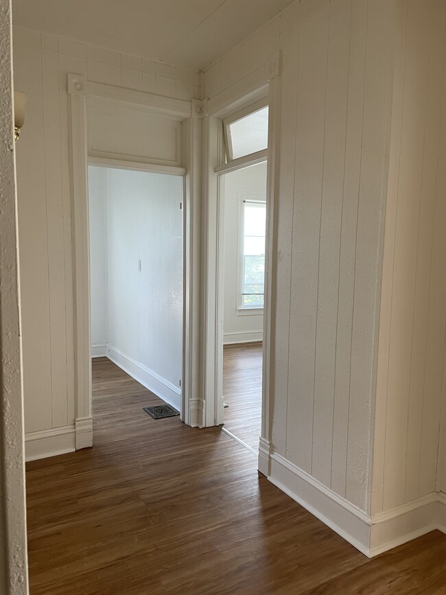 Dining area - 910 5th Ave N