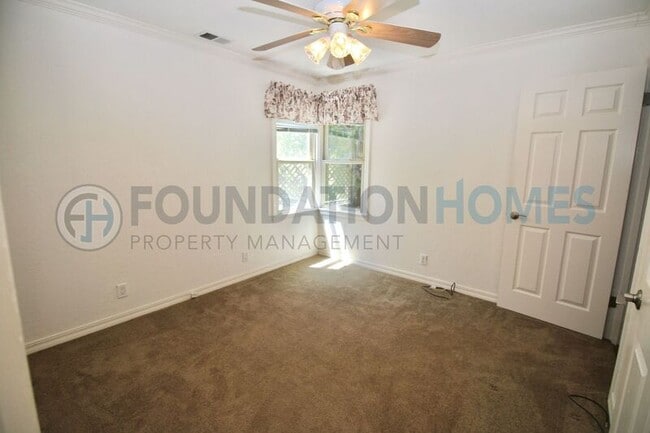 Building Photo - 130 Suffield Ave