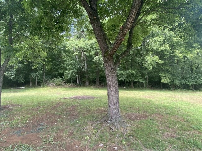 Building Photo - 923 Oak Vale Dr