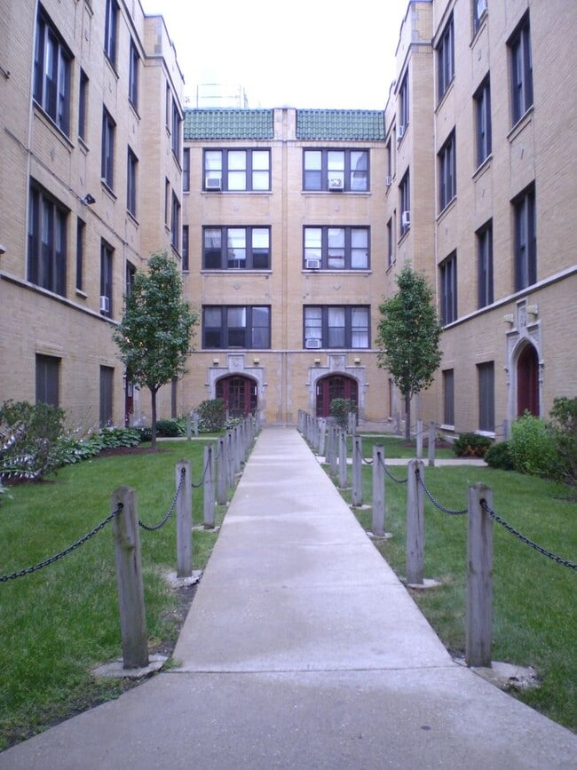 Building Photo - 1533 N Kedzie Ave