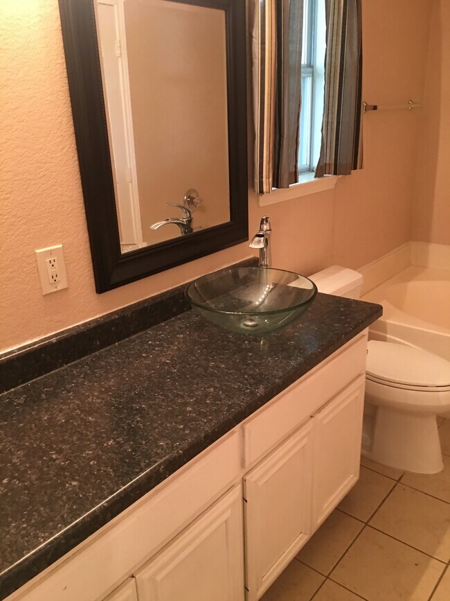Master bath - 5611 Northstar Ln