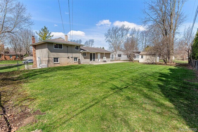 Building Photo - 25690 Glamorgan Dr