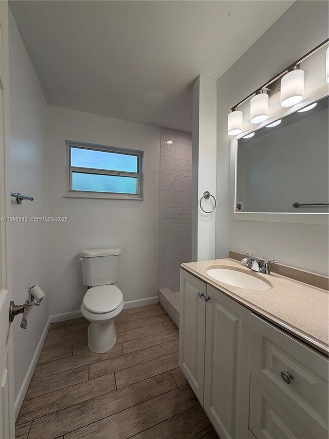 Building Photo - 951 SW 16th St