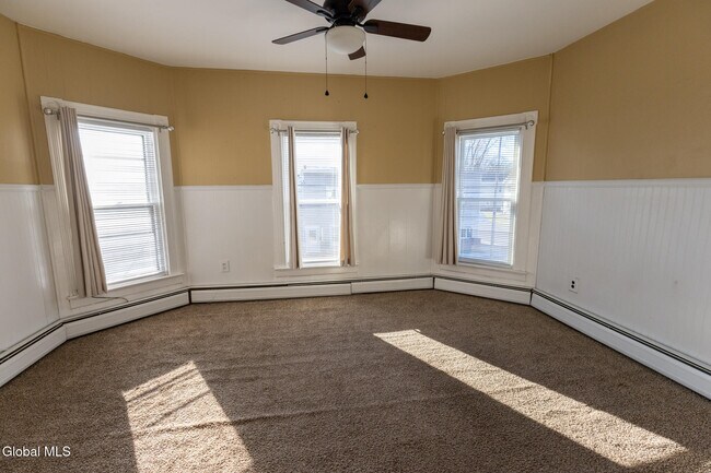 Building Photo - 104 Lawrence St