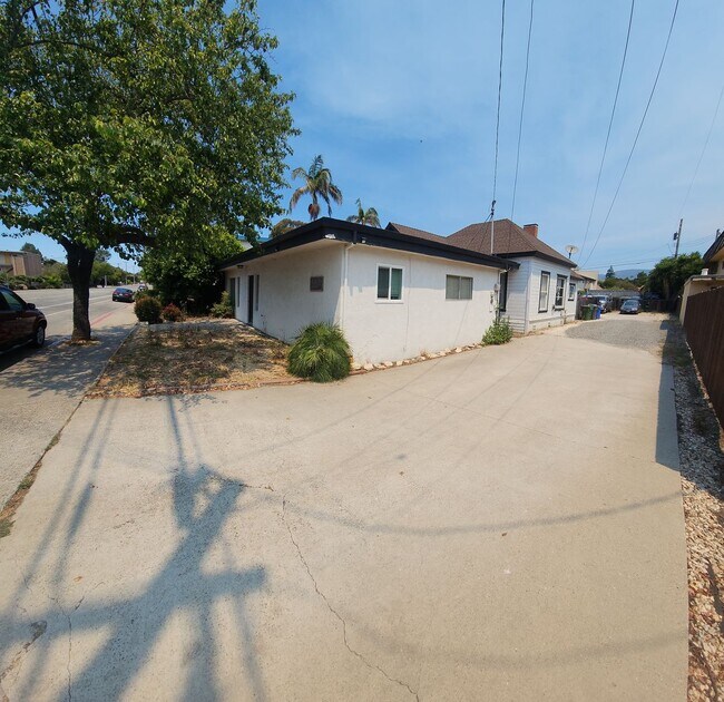 Building Photo - 556-556 Foothill Blvd