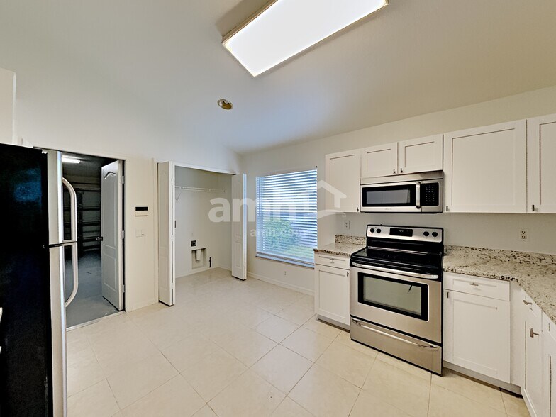 Building Photo - 30640 Tremont Dr