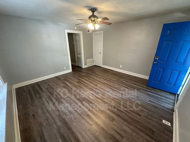 Building Photo - 1114 W 41st Terrace