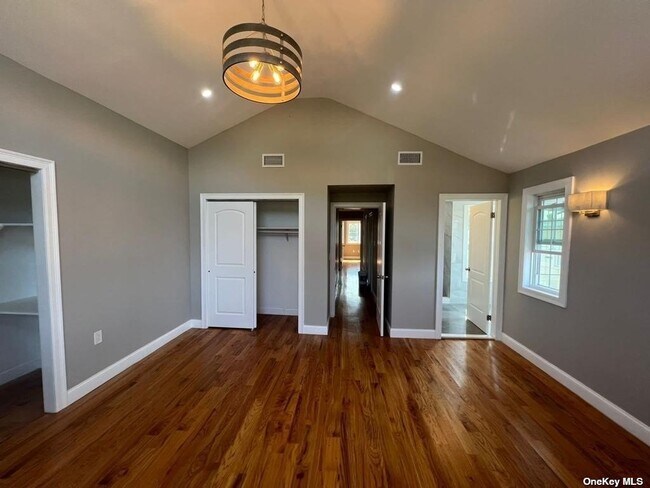 Building Photo - 14-34-34 Dunbar St