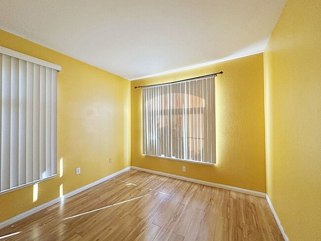 Building Photo - 3 BEDROOM CONDO IN  GUARD GATED COMMUNITY