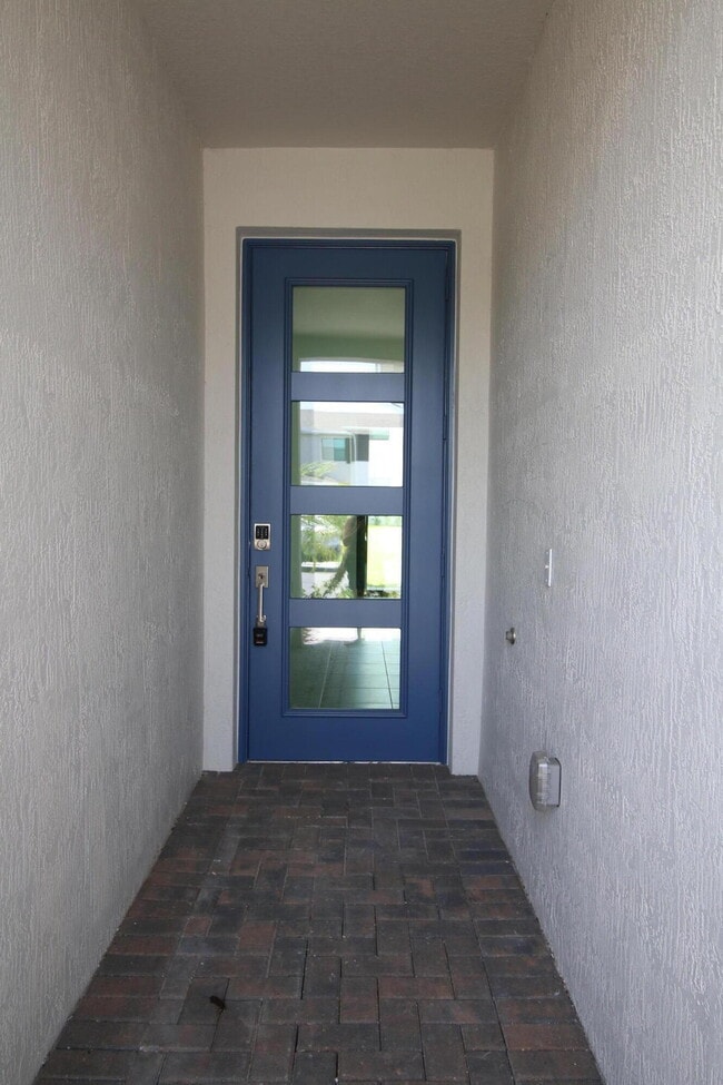 Building Photo - 14050 SW Thorens Dr