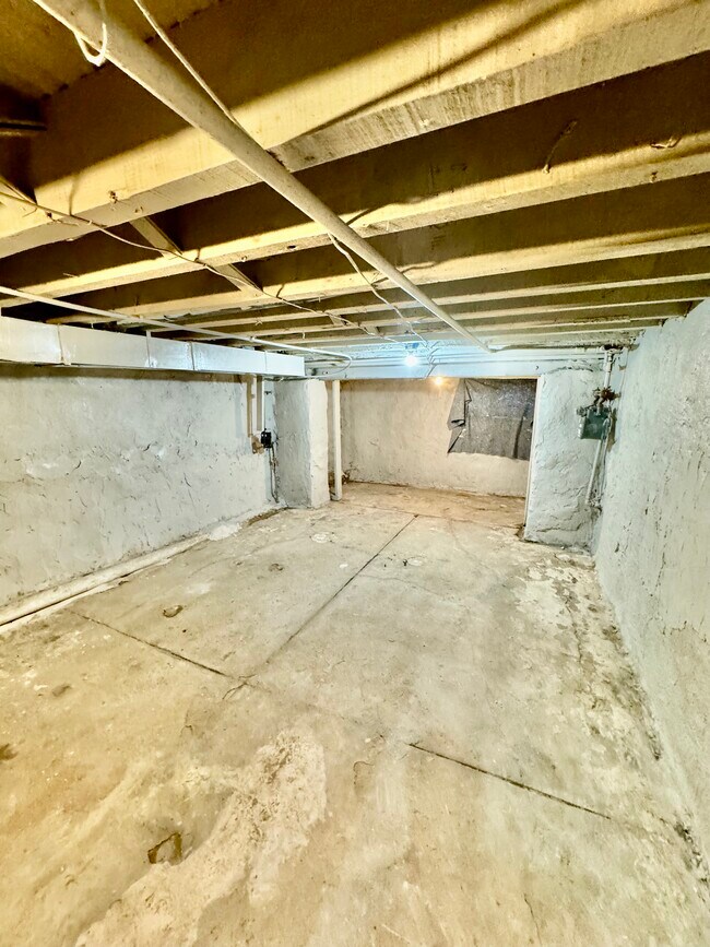 Building Photo - 6011 Master St