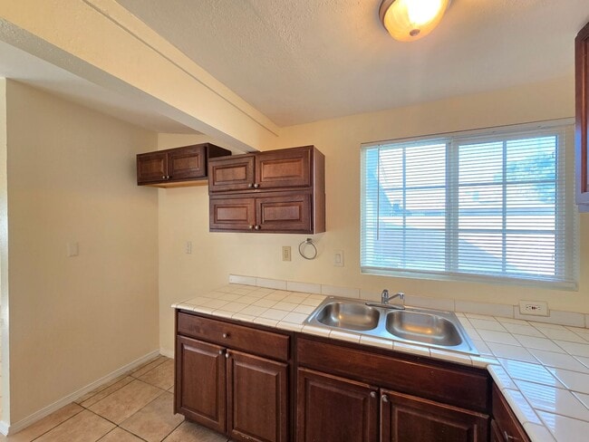 Building Photo - 2010 W Lumber St