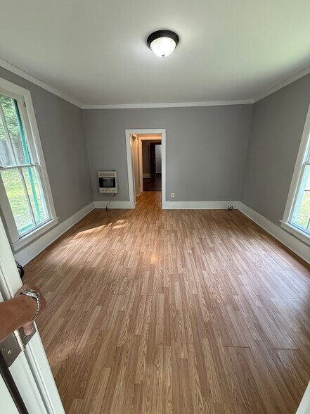 Building Photo - 406 Cedar St