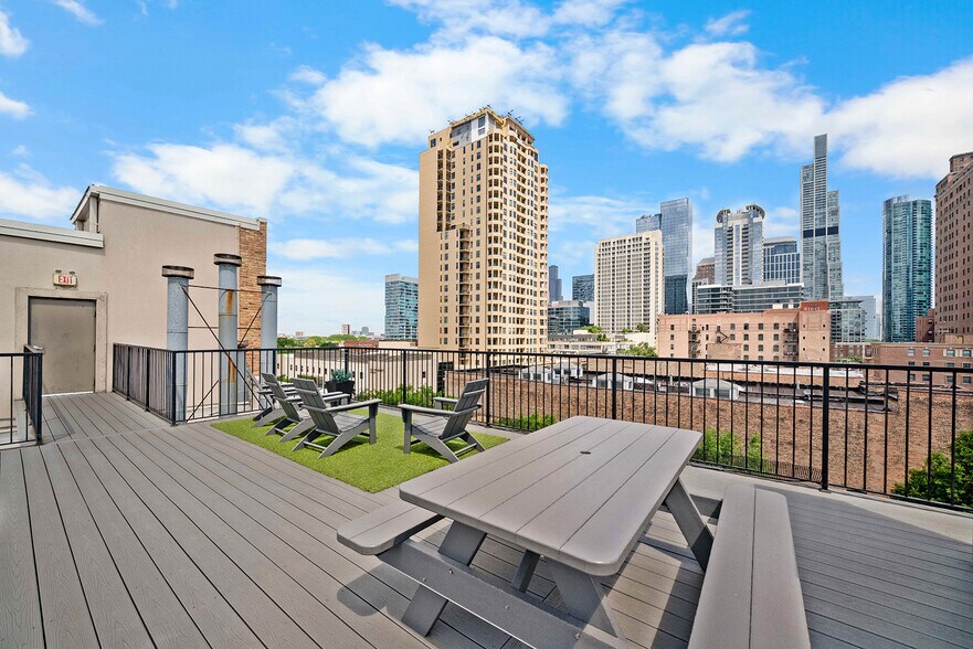 Common Roof Deck View 3 - 1525 S Michigan Ave