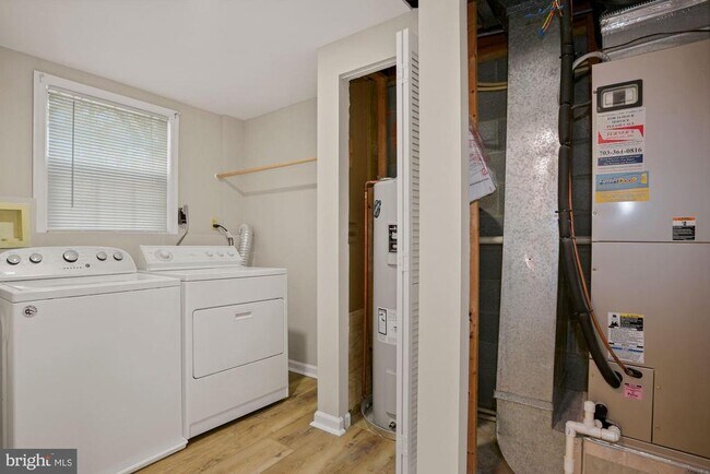 Building Photo - 1539 Woodcrest Dr