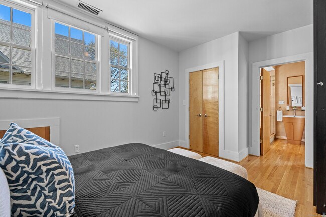 Building Photo - 591 Orange St