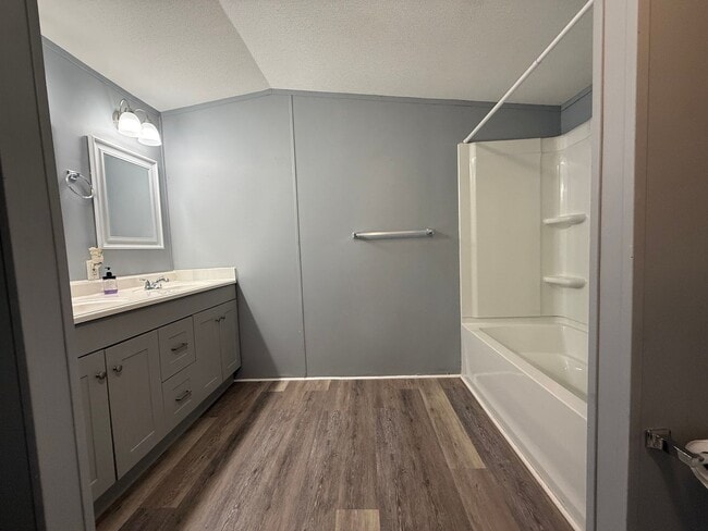 Building Photo - 3 Bedroom 2 Bathroom Mobile Home Located in Greeneville, TN