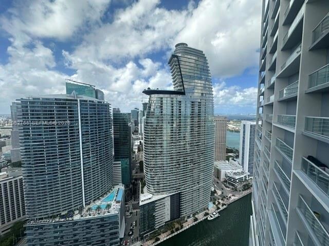 Building Photo - 475 Brickell Ave