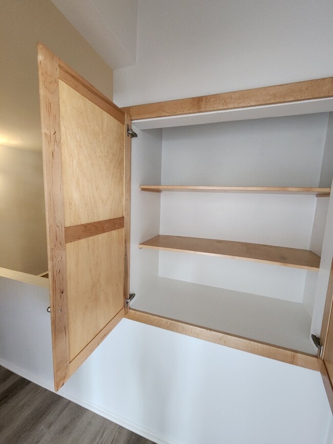 Building Photo - 702 N Paulina Ave