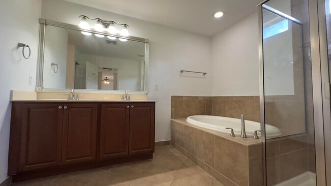 Building Photo - 10609 Willow Oak Ct