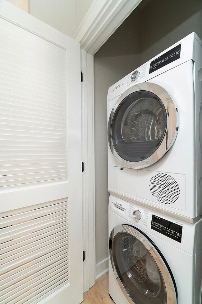 Building Photo - Poinsett Corners / Unit 110