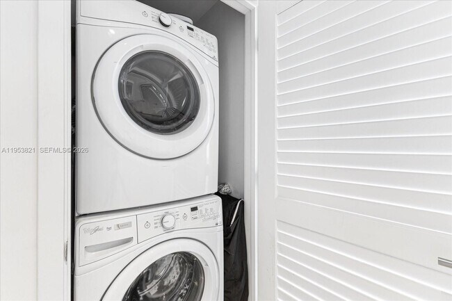 Building Photo - 88 SW 7th St