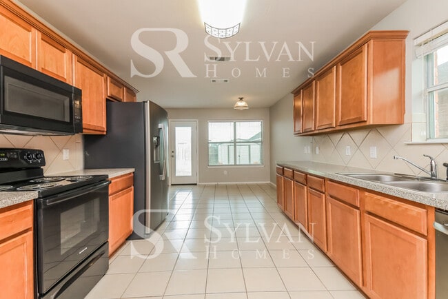 Building Photo - Don't miss out on this beautiful home!