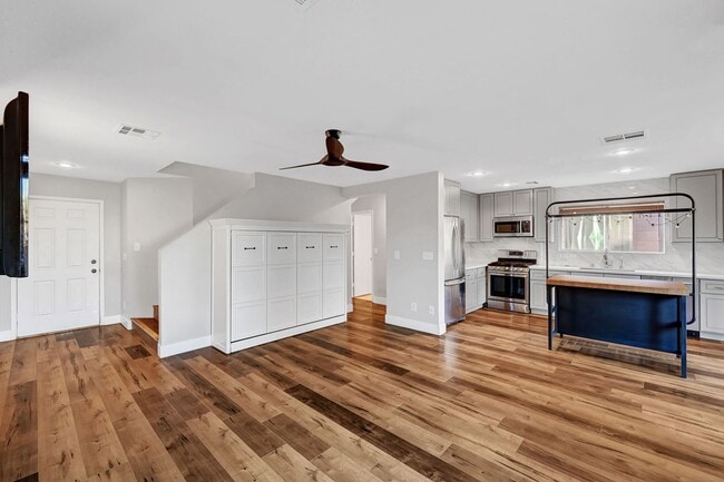 Building Photo - Remodeled Three Bedroom in Summerlin! No carpet!