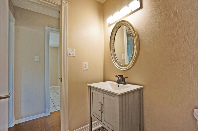 Building Photo - 1922 Westlake Way