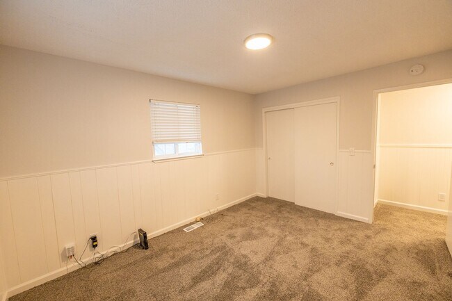 Building Photo - Large updated home in San Mateo Village!