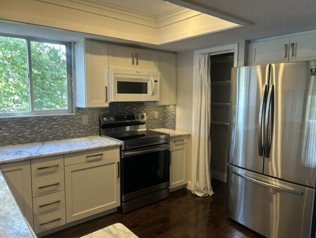 Building Photo - Luxury living with an Intracoastal view and direct access to dock, marina and lift