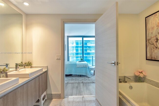 Building Photo - 801 S Miami Ave