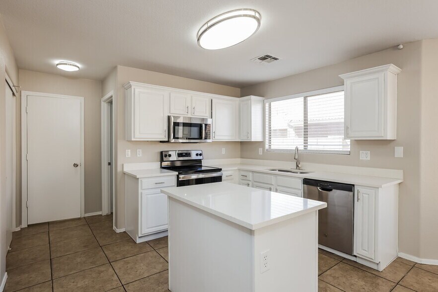 Building Photo - 15178 W Taylor St