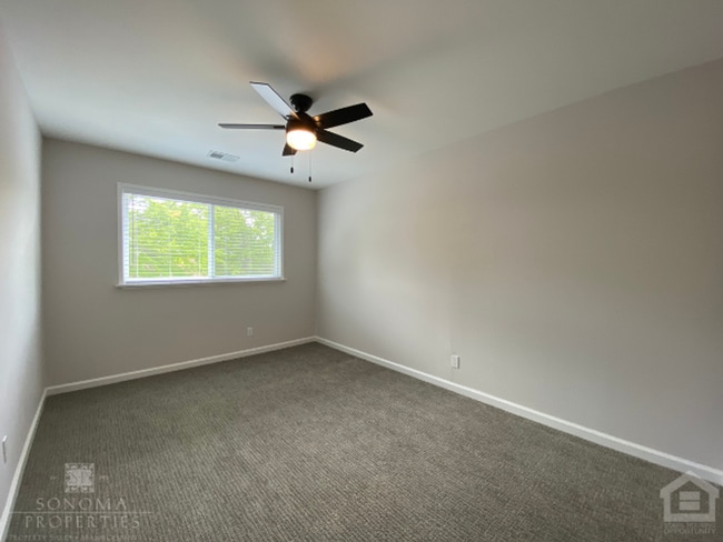 Building Photo - 2BD/2BA Upstairs Duplex with Garage