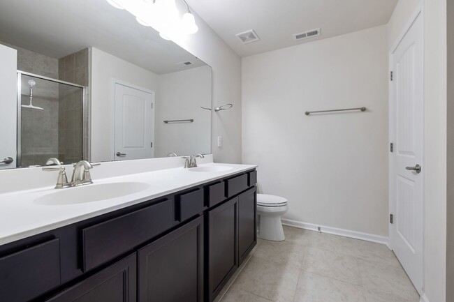 Building Photo - Move-In Ready Highland Creek Beauty! 4BR + Office + Den + Loft | Private Pond View & Top Communit...