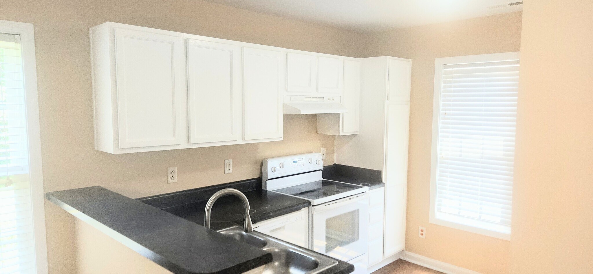 Building Photo - 6001 Mullens Dr