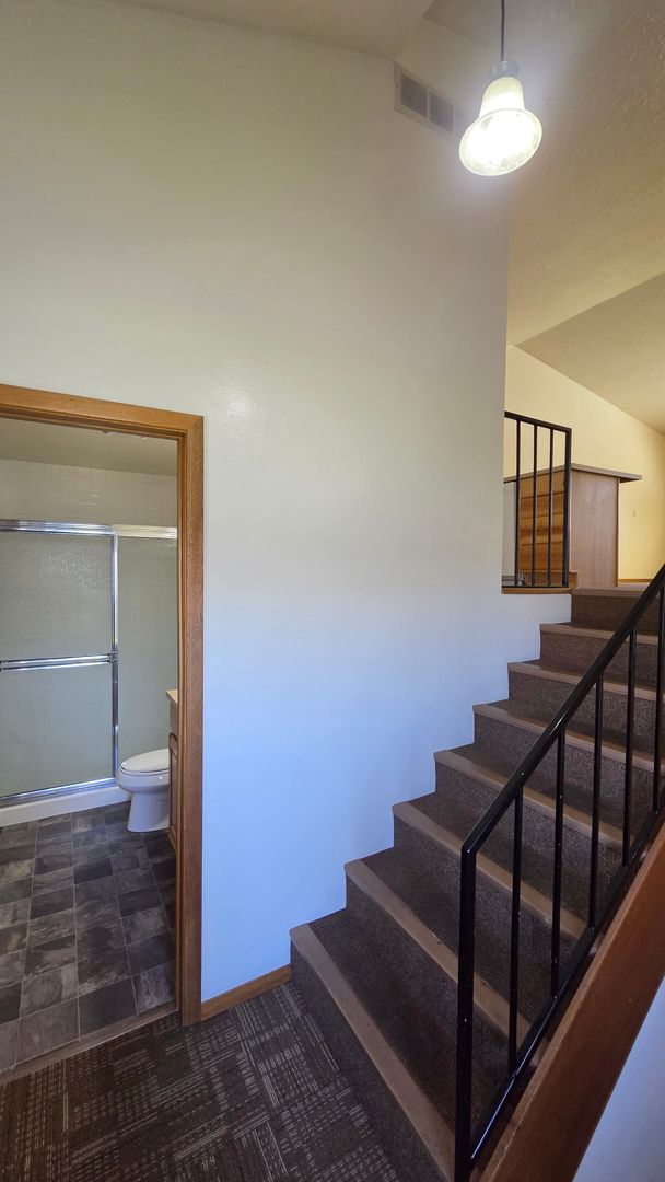 Building Photo - 806 Spartan Dr