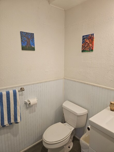Building Photo - 5838 Sandhurst Ln
