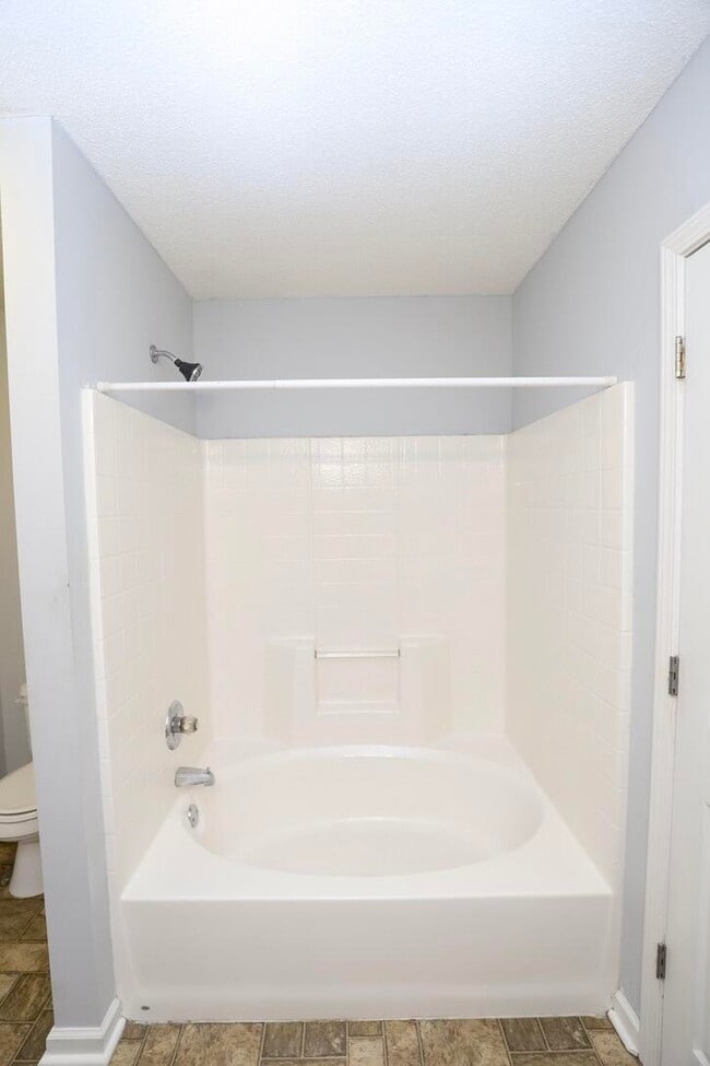 Building Photo - 60 Vinca Ct