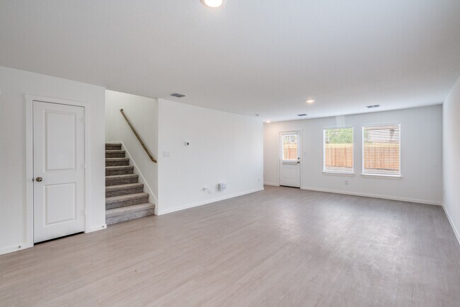 Building Photo - 3335 Gingham Pt