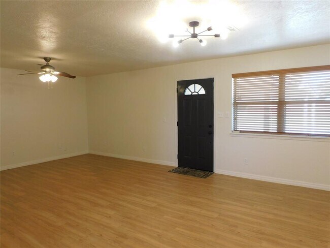 Building Photo - 728 SW 1st St