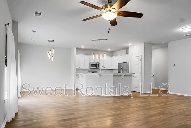 Building Photo - 210 Daniels Creek Cir