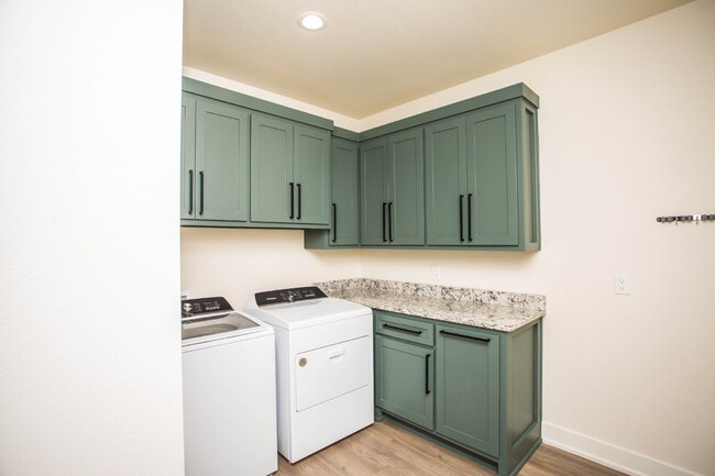 Building Photo - Luxury Living in the Estates at Vintage