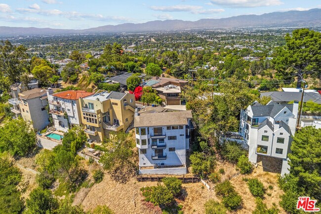 Building Photo - 3665 Alta Mesa Dr