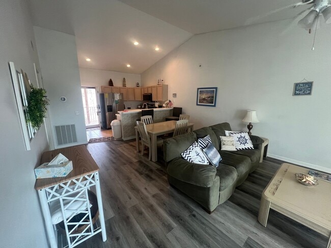 Building Photo - Lakeview Condo for Rent - The Ledges, Osage Beach!